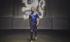 开云官网-跨界风暴，爱德华兹在意甲焦点战接管比赛，恰如雷霆强势晋级黄蜂