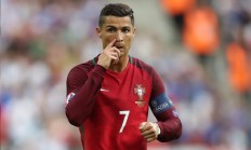 开云体育直播-德甲争冠战之夜，巴雷拉刷新纪录，一球定江山