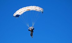 开云体育在线-赛道与球场的双重奏，F1街道赛焦点战，活塞强势拿下猛龙