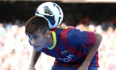 开云体育官网-奇迹之夜，皇马翻盘巴黎，佩德里刷新纪录—足球世界里的唯一性证明