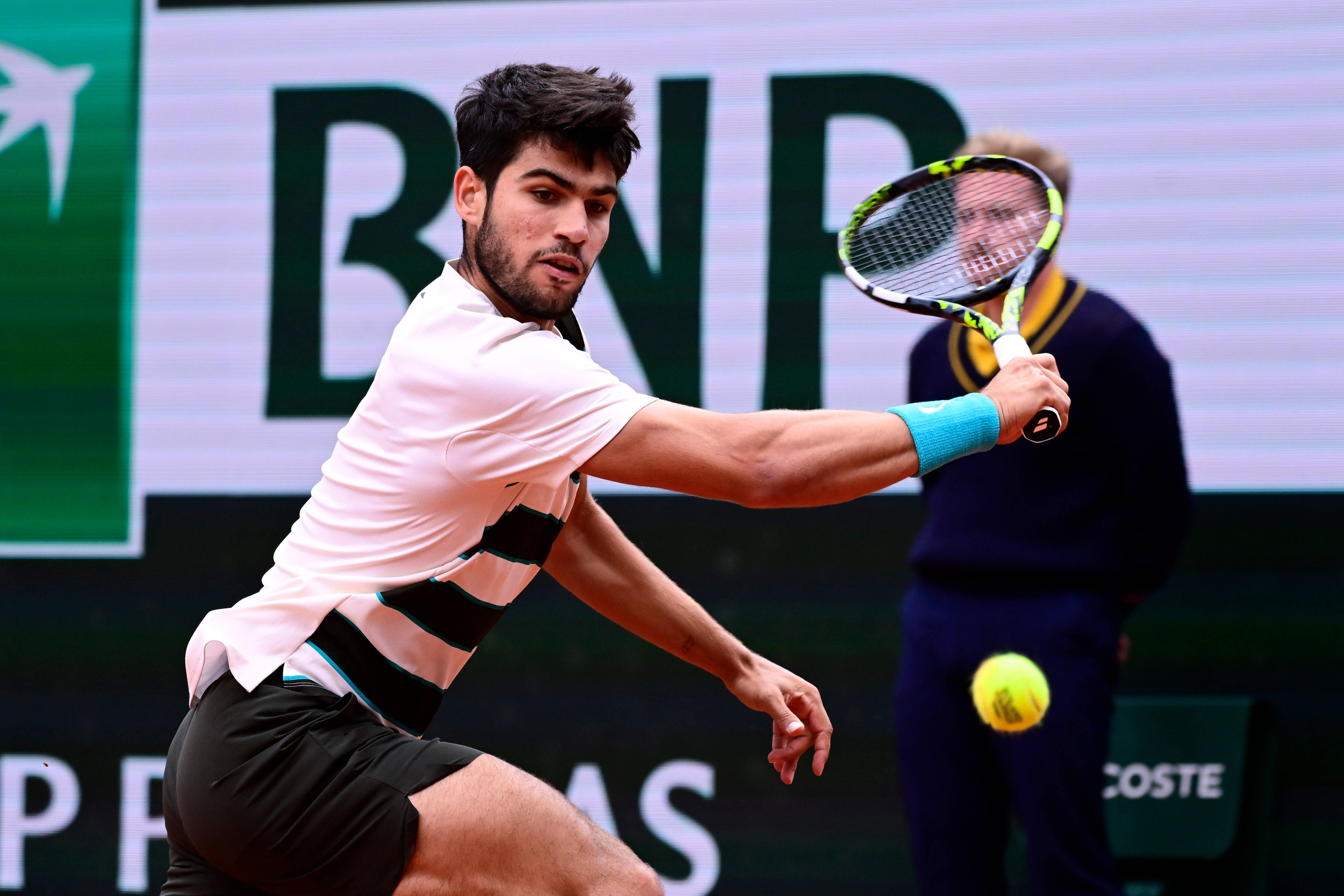 关于世界网球队强势意大利网球队，阿尔卡拉斯绝境逆转的信息