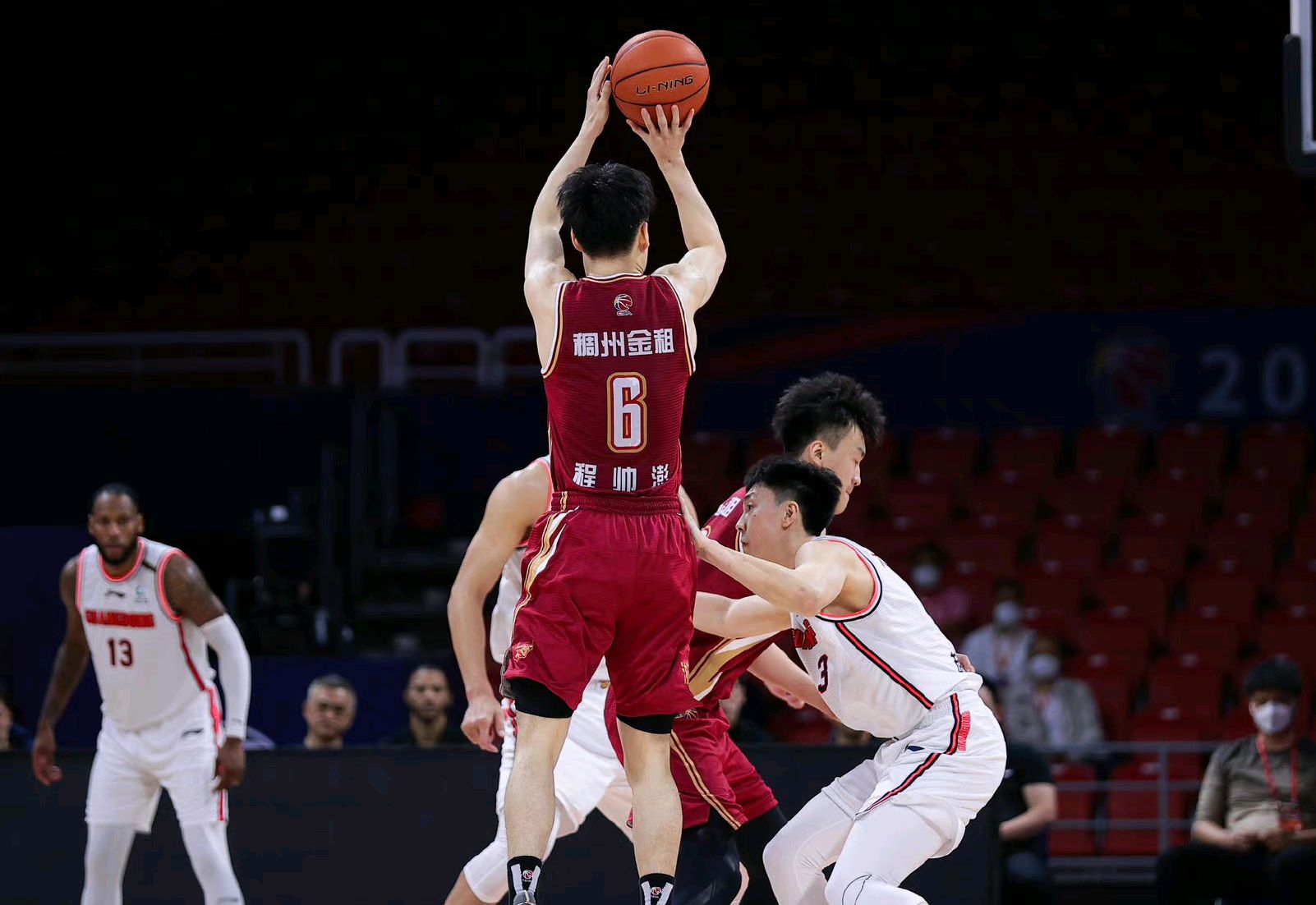 豪强之间的对决点燃赛场，声明实力的简单介绍