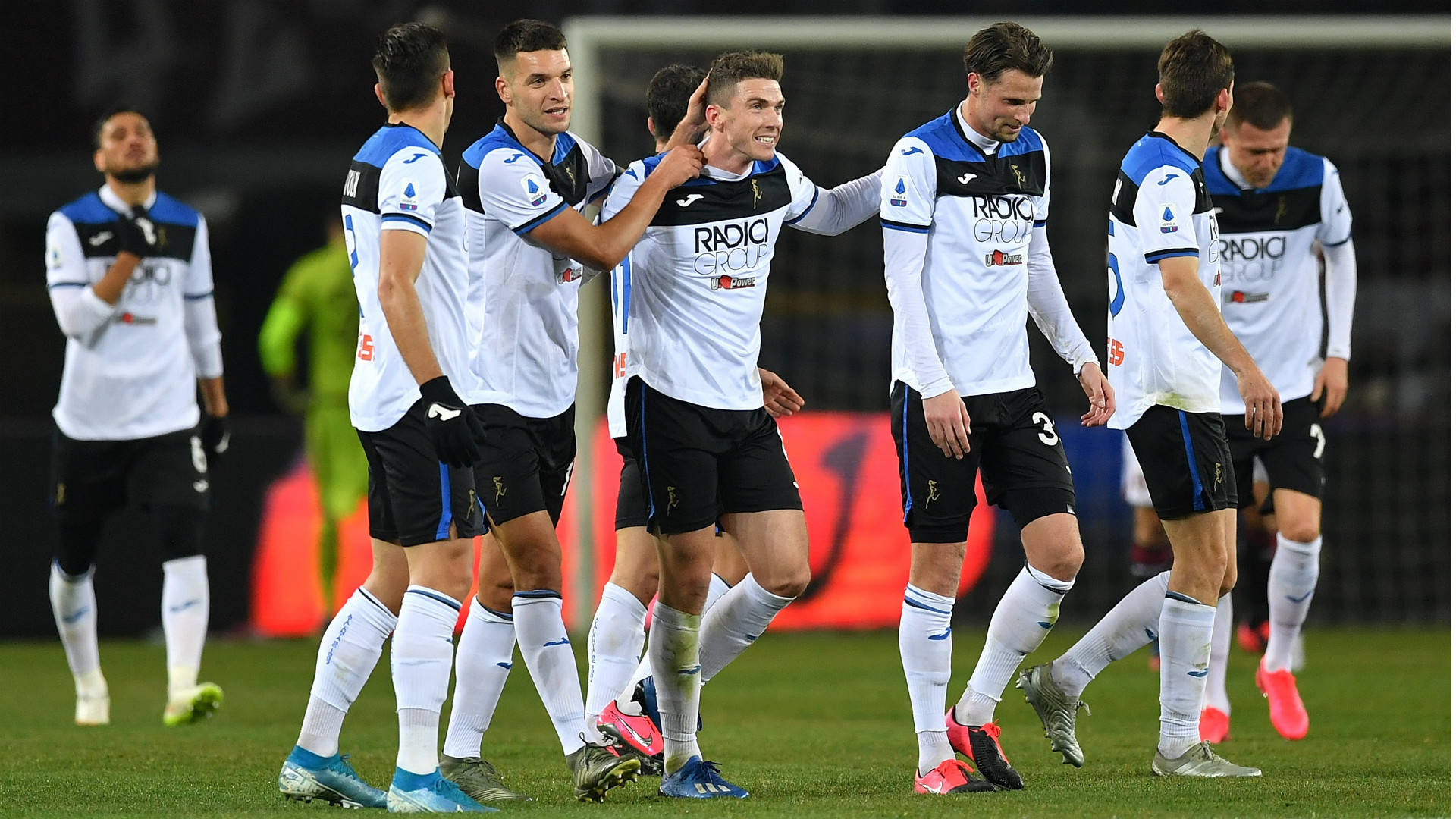 包含亚特兰大客场战平都灵，保持稳健发挥的词条