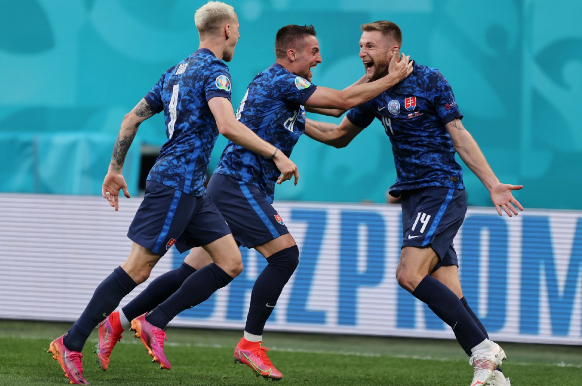 包含波兰战斯洛伐克，重燃欧国联热度的词条