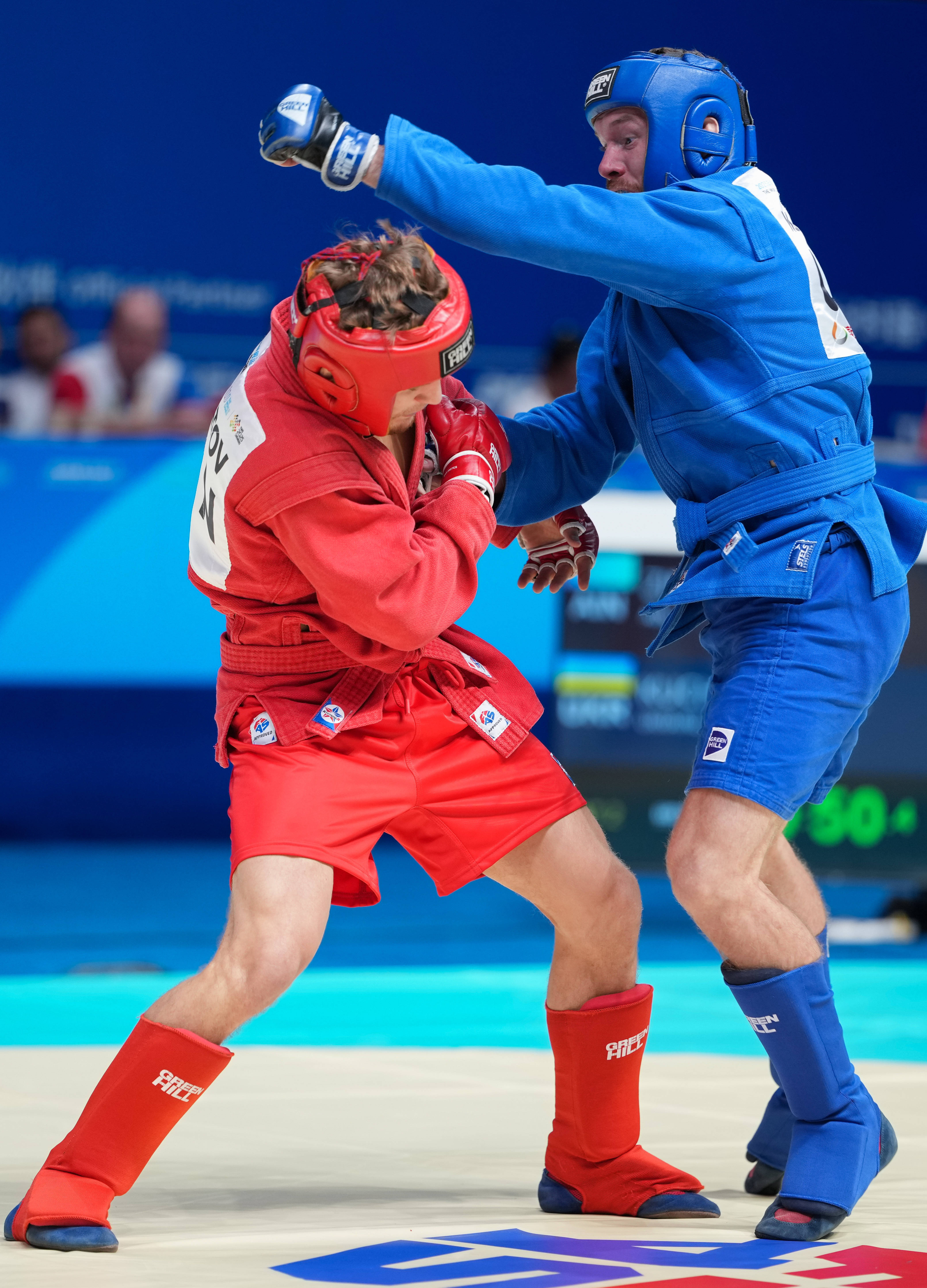 包含桑德兰球员全力拼搏争夺胜利的词条