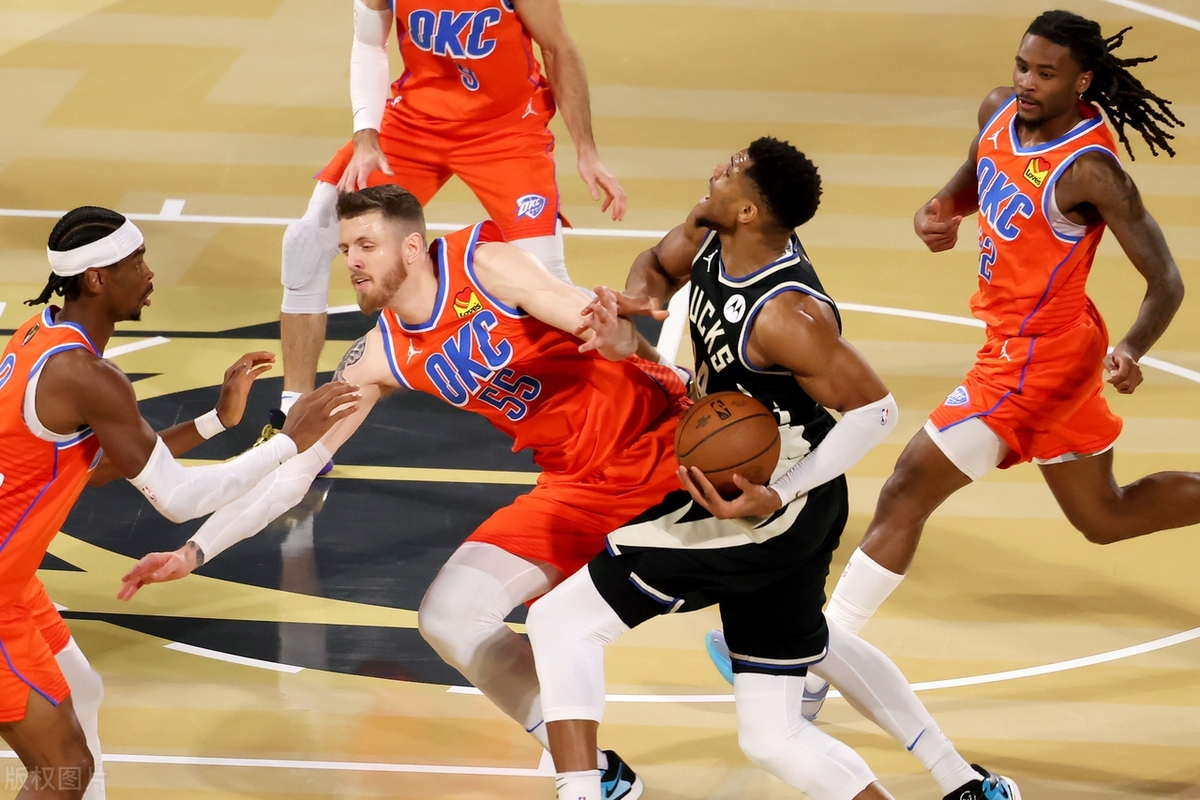 雄鹿B队强势尼克斯，艾顿制霸全场的简单介绍