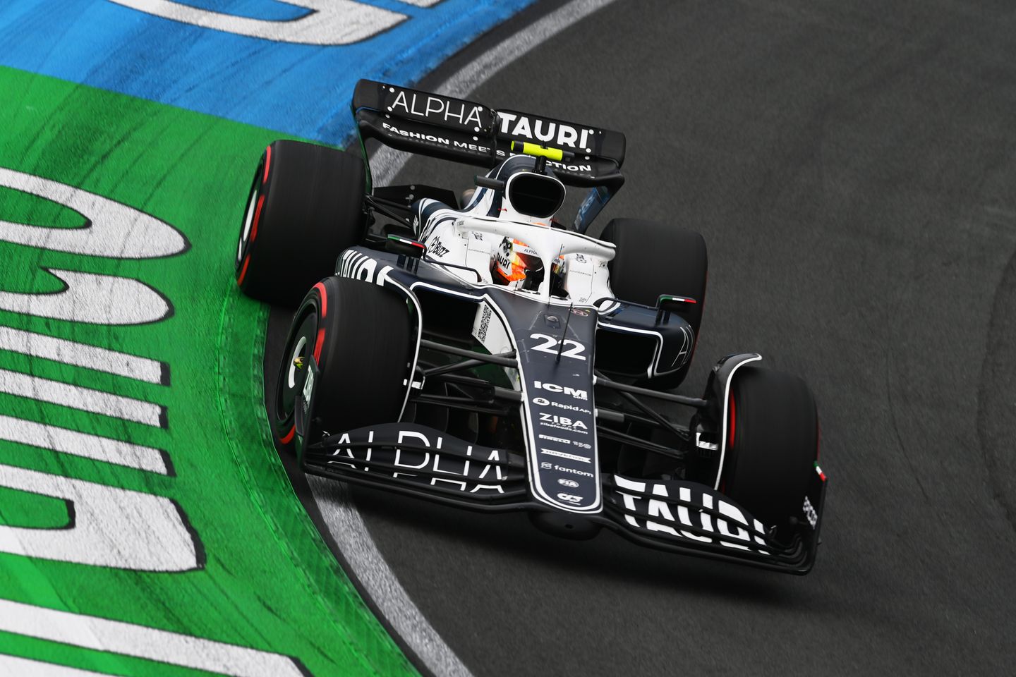 红牛车队逆转梅赛德斯，拉塞尔惊艳四座的简单介绍