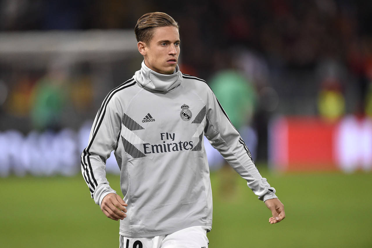 包含奥地利险胜摩洛哥，苏亚雷斯惊艳四座的词条