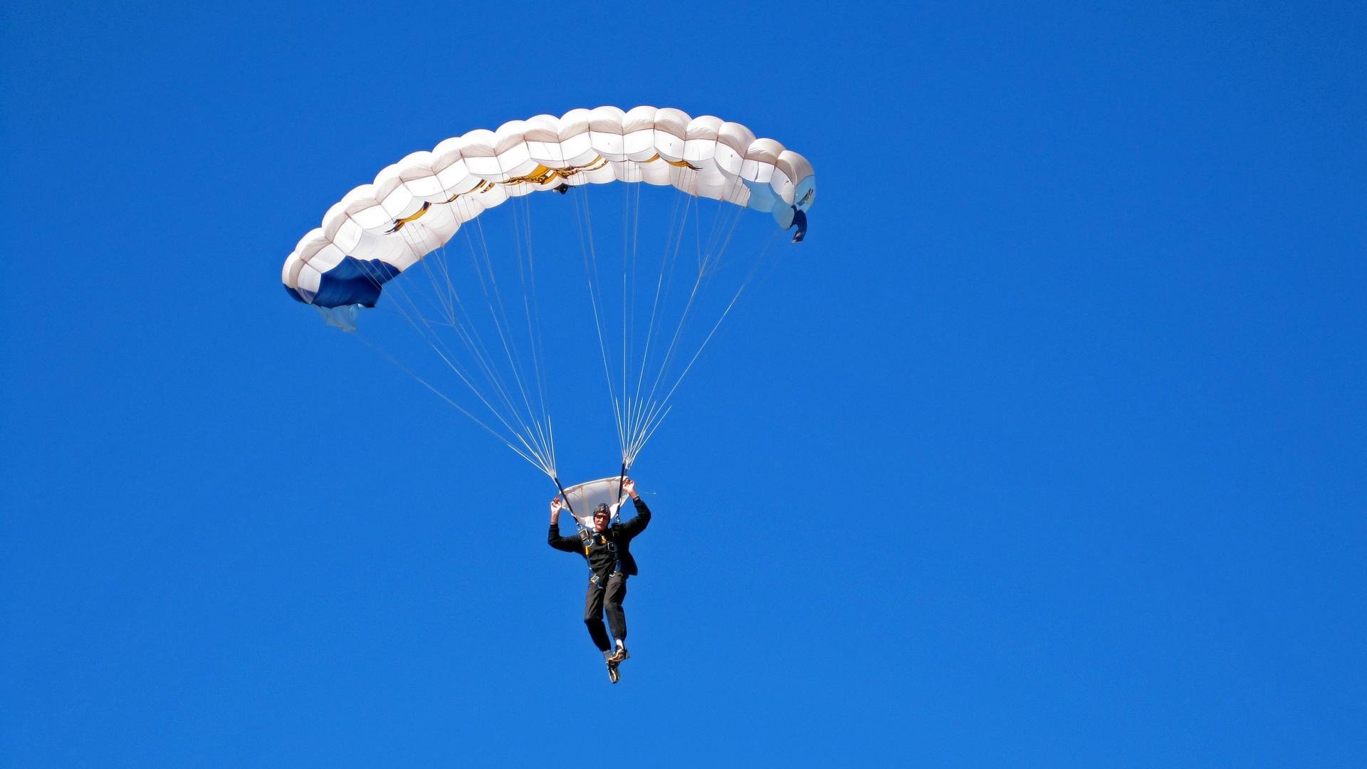 爵士碾压快船，乔治逆境封神，一场定义系列赛的孤胆英雄战