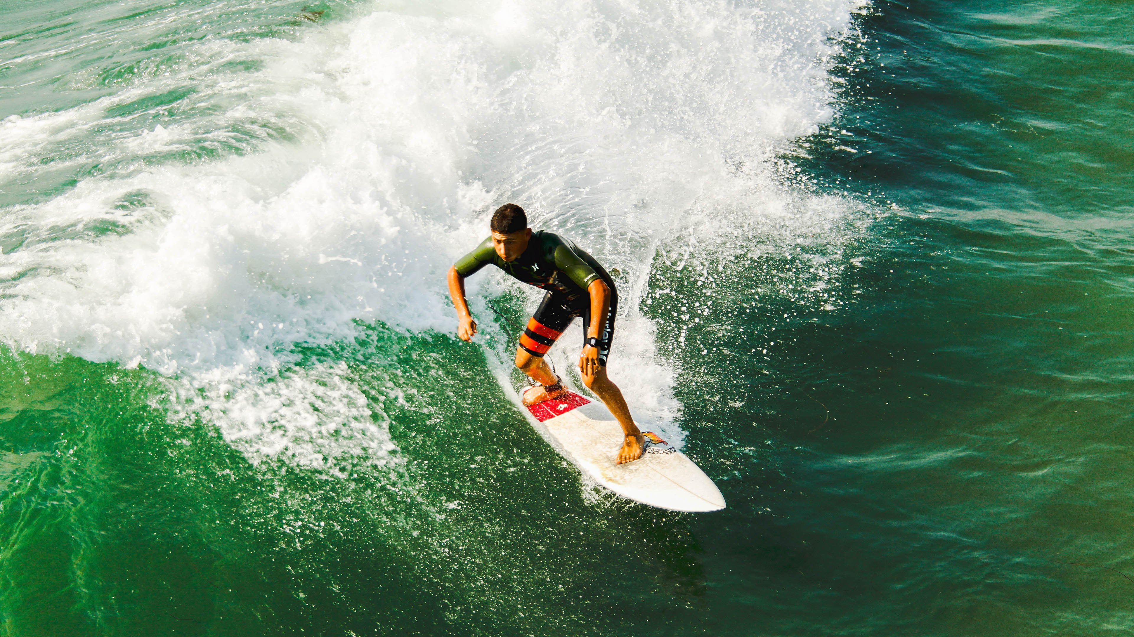 绝境中的主宰者,萨内西决生死战封神,波兰最后时刻绝杀利物浦的启示