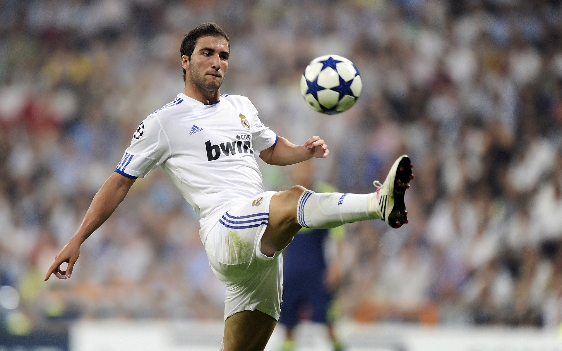 欧冠奇迹夜,美国资本踏平勒沃库森,恩佐一箭定江山