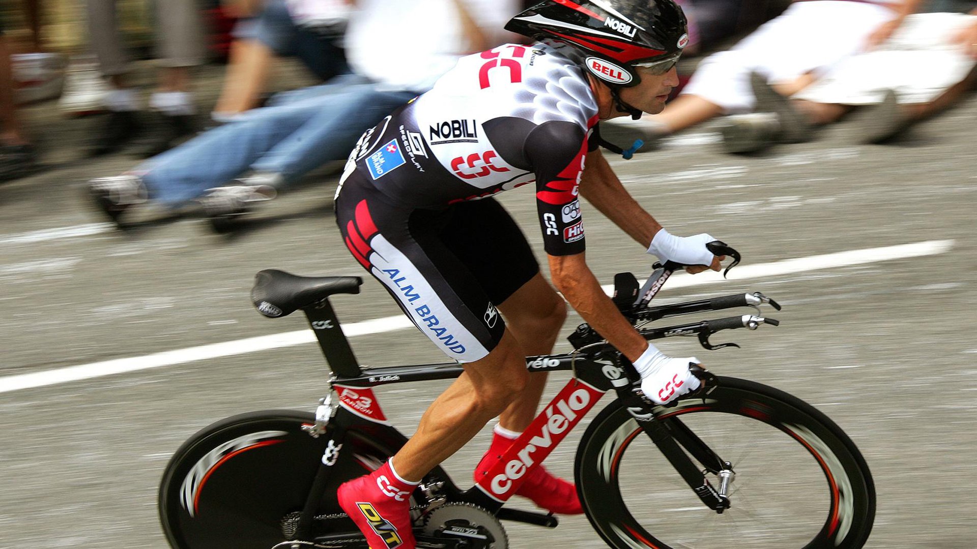 F1新赛季揭幕战焦点战，老鹰一波带走步行者，速度与策略的双重奏